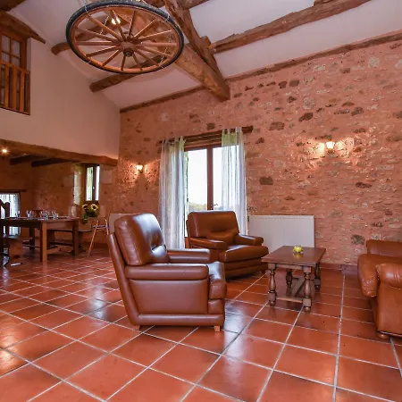 Lovely Holiday Home In Biron With Swimming Pool * Biron (Dordogne)