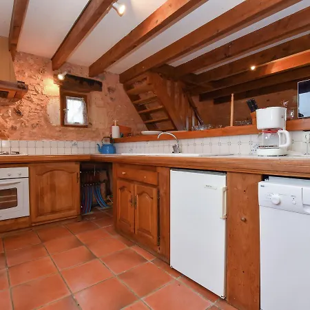 Lovely Holiday Home In Biron With Swimming Pool Feriehus